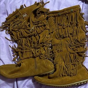 Minnetonka Fringe Moccasins - Tan